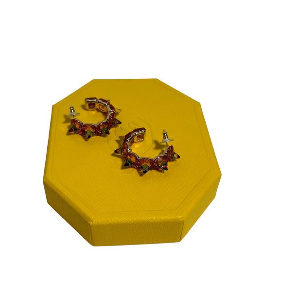 Swarovski Ortyx hoop earrings Pyramid cut, Pink, Gold-tone plated - Picture 3 of 8